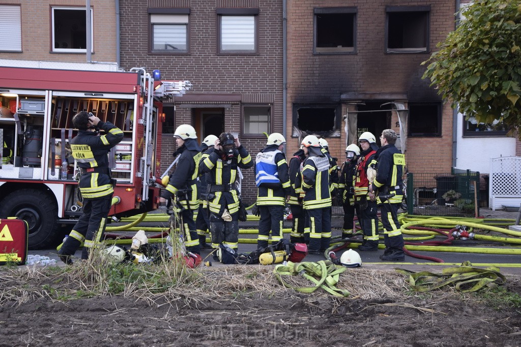 Feuer 2 Vollbrand Reihenhaus Roggendorf Berrischstr P118.JPG - Miklos Laubert